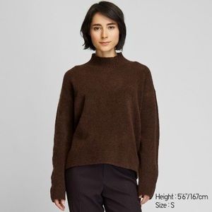 Uniqlo Women’s Soufflé Yarn Mock Neck Sweater in Brown, Size XS